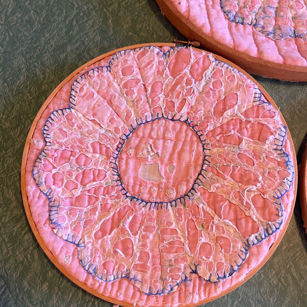 Vintage quilted decor wall decor pink cottage core - Picture 5 of 6